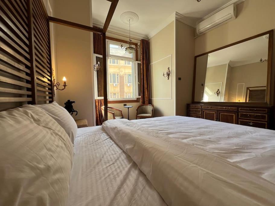Authentic 3Br Apartment In Downtown, Kairo Exterior foto