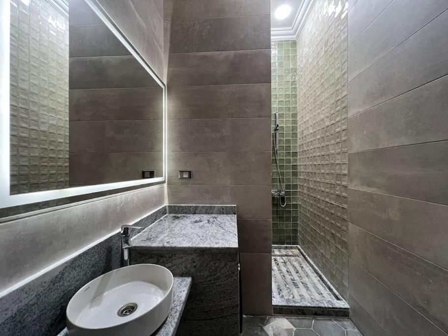 Authentic 3Br Apartment In Downtown, Kairo Exterior foto