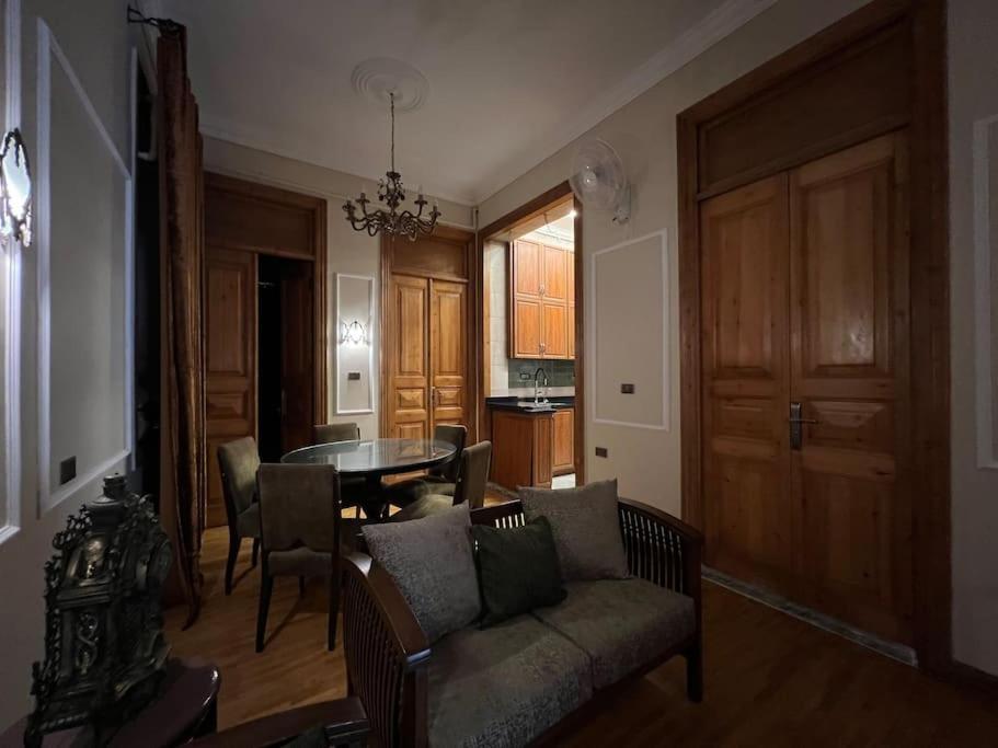 Authentic 3Br Apartment In Downtown, Kairo Exterior foto