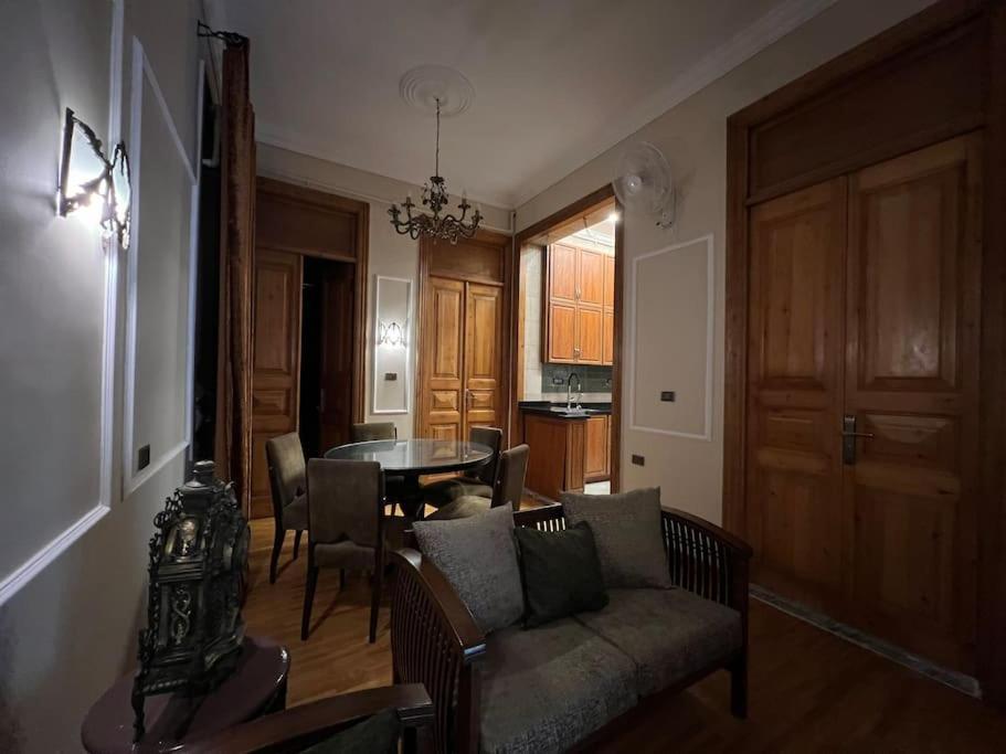 Authentic 3Br Apartment In Downtown, Kairo Exterior foto