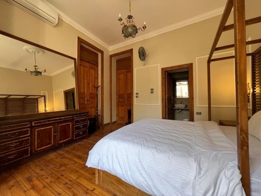 Authentic 3Br Apartment In Downtown, Kairo Exterior foto